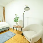 Fullhouse - - M18 - Fahrstuhl - Smarttv - Marktlage