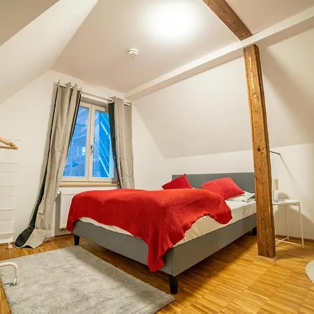 Fullhouse - - M18 - Fahrstuhl - Smarttv - Marktlage Erfurt