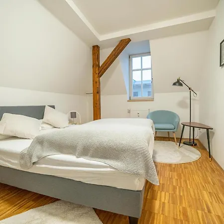 Fullhouse - - M18 - Fahrstuhl - Smarttv - Marktlage