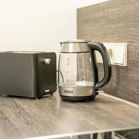 Fullhouse - - M18 - Fahrstuhl - Smarttv - Marktlage *