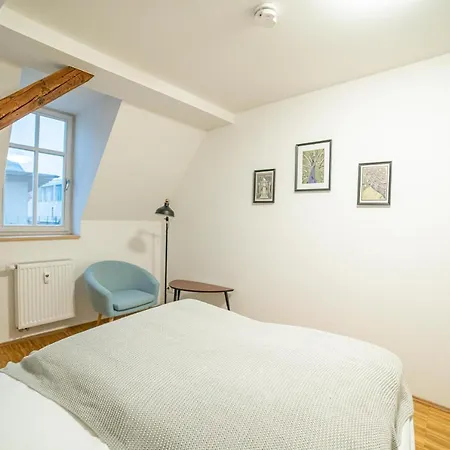 Fullhouse - - M18 - Fahrstuhl - Smarttv - Marktlage *