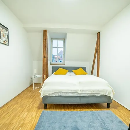 Fullhouse - - M18 - Fahrstuhl - Smarttv - Marktlage * Erfurt