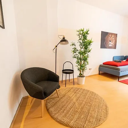 Fullhouse - - M18 - Fahrstuhl - Smarttv - Marktlage * Эрфурт