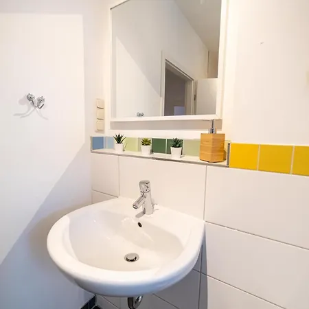 Fullhouse - - M18 - Fahrstuhl - Smarttv - Marktlage
