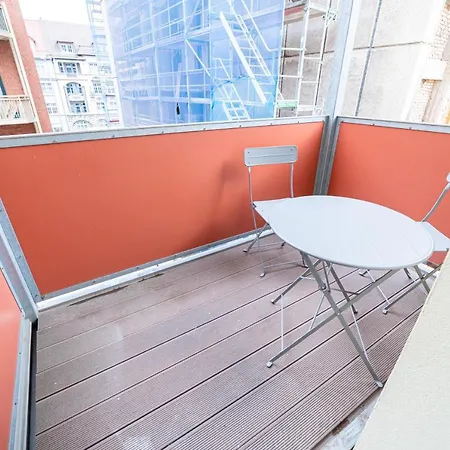 Fullhouse - - M18 - Fahrstuhl - Smarttv - Marktlage