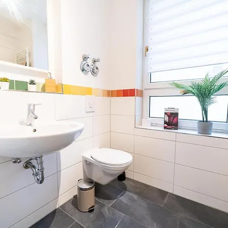 Fullhouse - - M18 - Fahrstuhl - Smarttv - Marktlage *