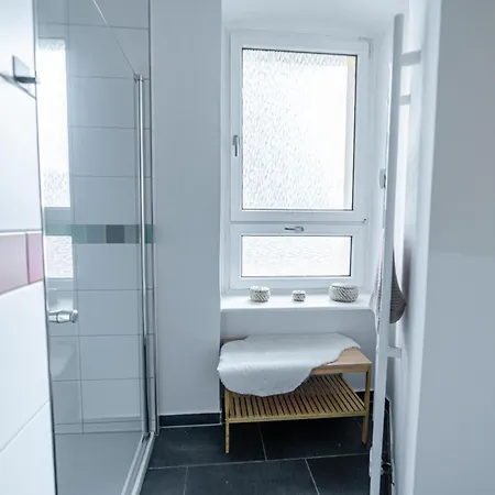 Fullhouse - - M18 - Fahrstuhl - Smarttv - Marktlage *