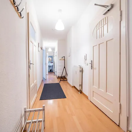 Fullhouse - - M18 - Fahrstuhl - Smarttv - Marktlage