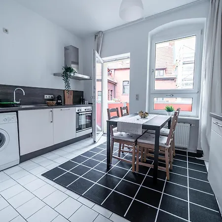 Fullhouse - - M18 - Fahrstuhl - Smarttv - Marktlage Apartment