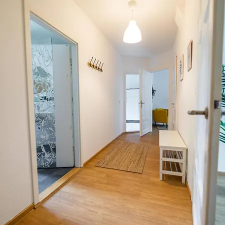 Fullhouse - - M18 - Fahrstuhl - Smarttv - Marktlage * Erfurt