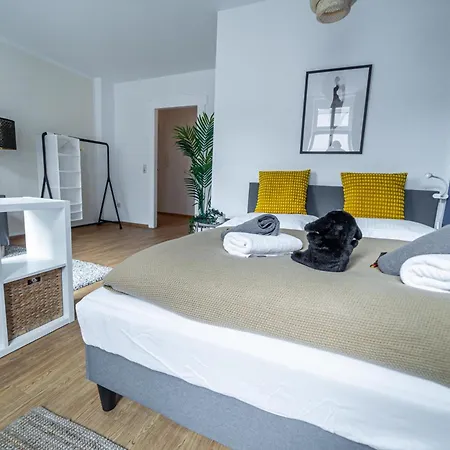 Fullhouse - - M18 - Fahrstuhl - Smarttv - Marktlage *