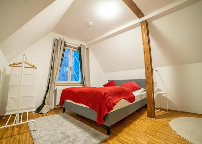 Fullhouse - - M18 - Fahrstuhl - Smarttv - Marktlage Érfurt