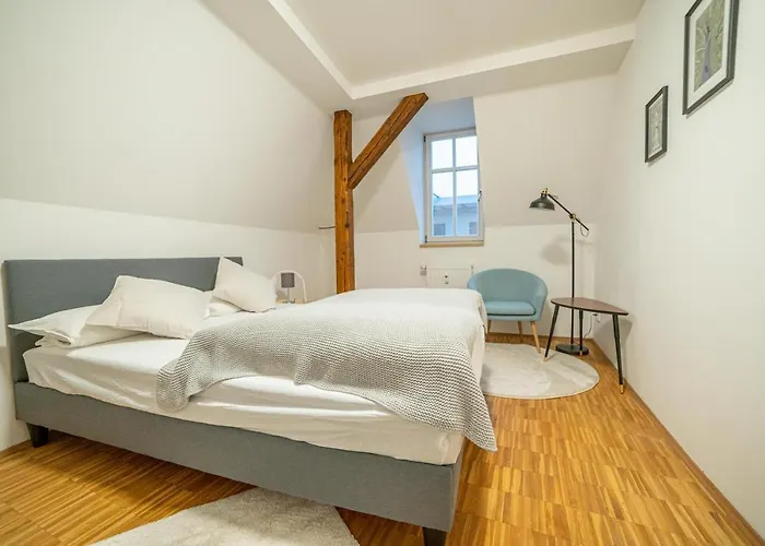 Fullhouse - - M18 - Fahrstuhl - Smarttv - Marktlage