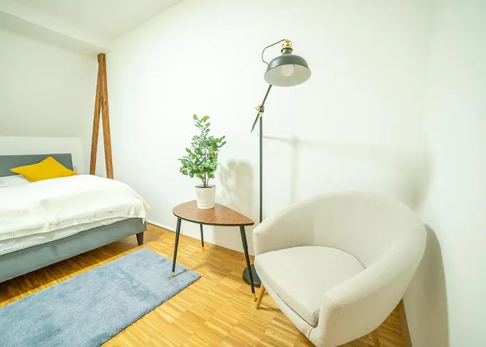 Fullhouse - - M18 - Fahrstuhl - Smarttv - Marktlage