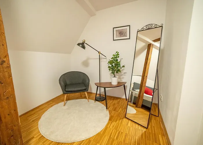 Fullhouse - - M18 - Fahrstuhl - Smarttv - Marktlage