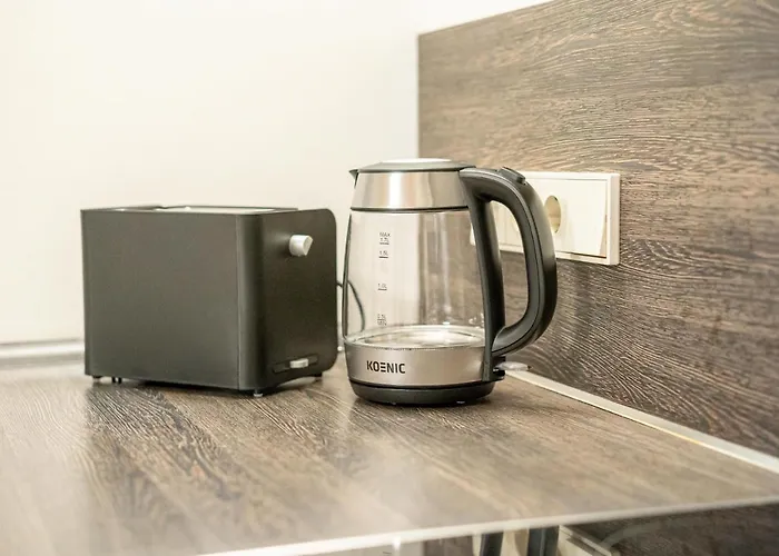 Fullhouse - - M18 - Fahrstuhl - Smarttv - Marktlage *