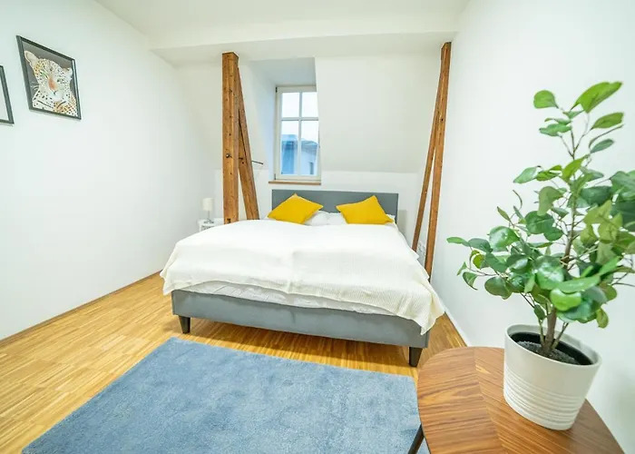 Fullhouse - - M18 - Fahrstuhl - Smarttv - Marktlage