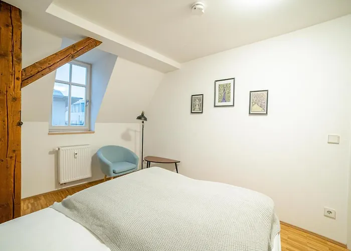 Fullhouse - - M18 - Fahrstuhl - Smarttv - Marktlage *