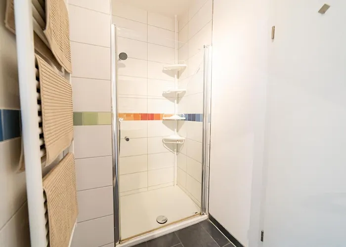 Fullhouse - - M18 - Fahrstuhl - Smarttv - Marktlage *