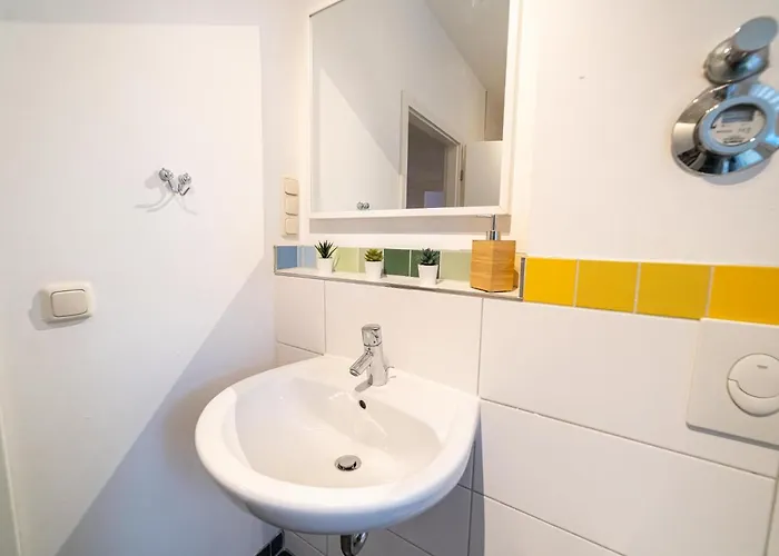 Fullhouse - - M18 - Fahrstuhl - Smarttv - Marktlage