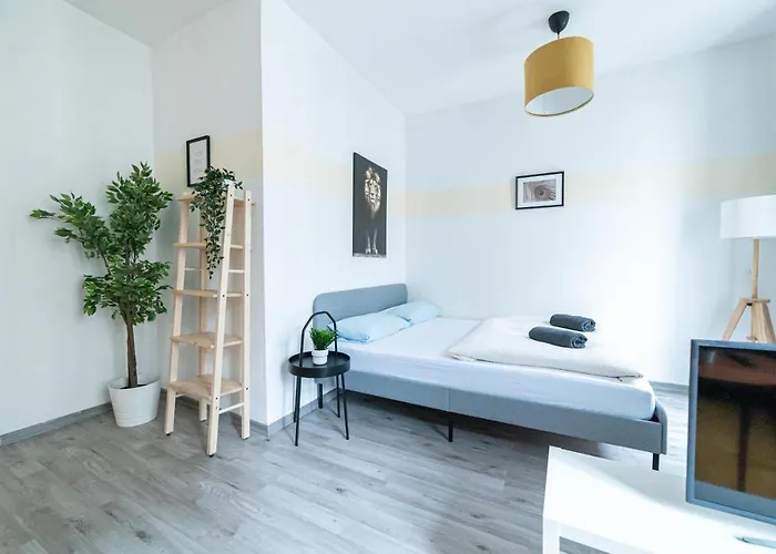 Fullhouse - - M18 - Fahrstuhl - Smarttv - Marktlage *