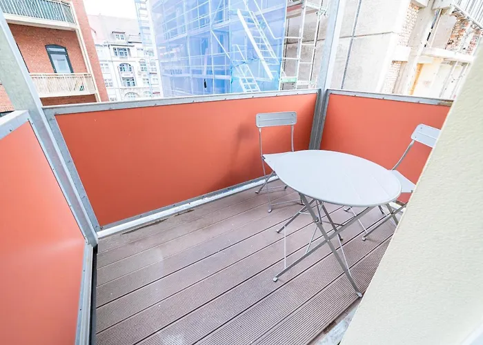 Fullhouse - - M18 - Fahrstuhl - Smarttv - Marktlage