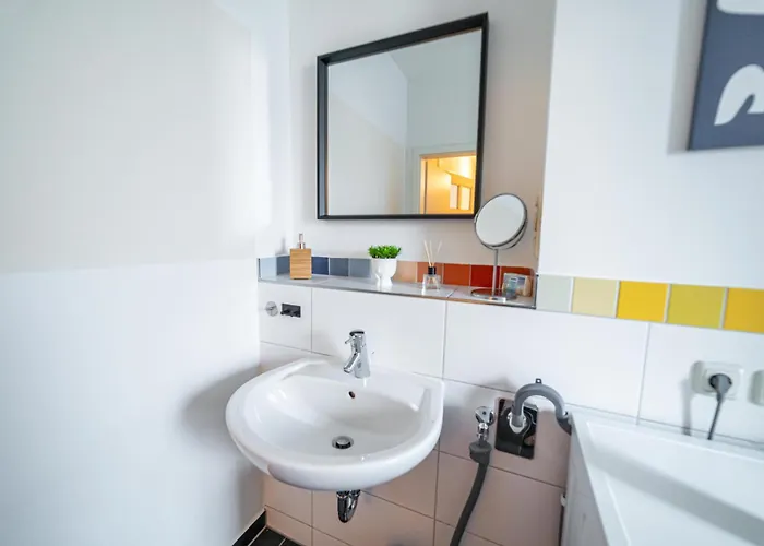 Fullhouse - - M18 - Fahrstuhl - Smarttv - Marktlage