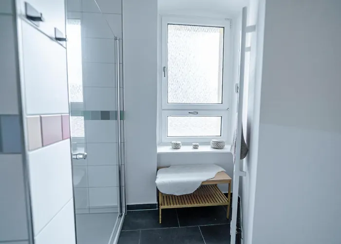 Fullhouse - - M18 - Fahrstuhl - Smarttv - Marktlage *