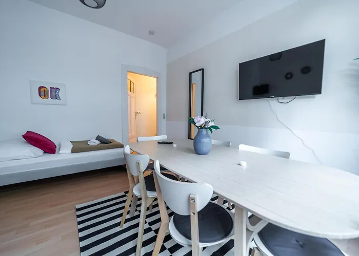 Fullhouse - - M18 - Fahrstuhl - Smarttv - Marktlage *