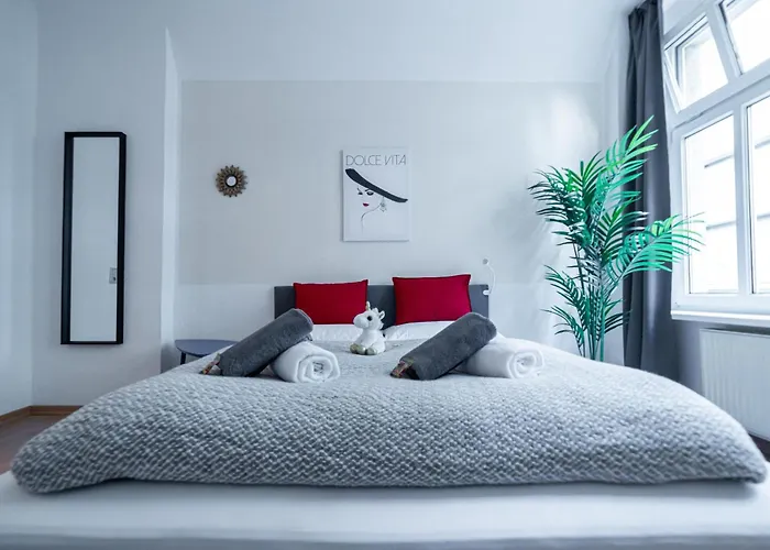 Fullhouse - - M18 - Fahrstuhl - Smarttv - Marktlage * Erfurt