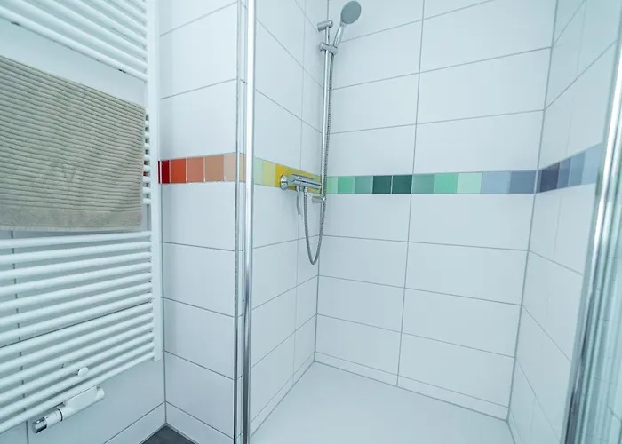 Fullhouse - - M18 - Fahrstuhl - Smarttv - Marktlage Erfurt